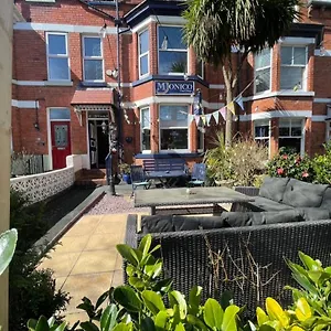 Monico 3*, Scarborough United Kingdom